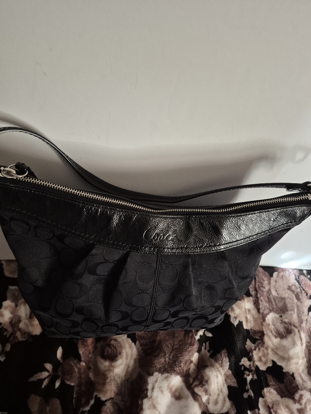 Coach Black Signature Jacquard Shoulder Bag - Picture 3 of 9